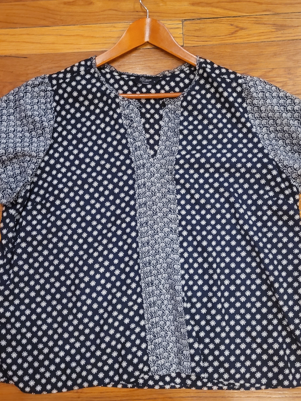 Lucky Brand XL Navy and White Floral Short-Sleeve Pull‎ Over Thin Cotton